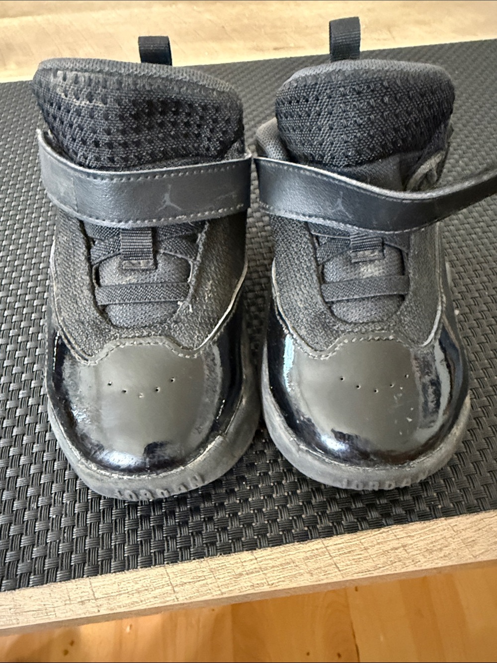 Jordan Toddler/Youth Black Patent Hook-and-Loop Dress Sneakers
